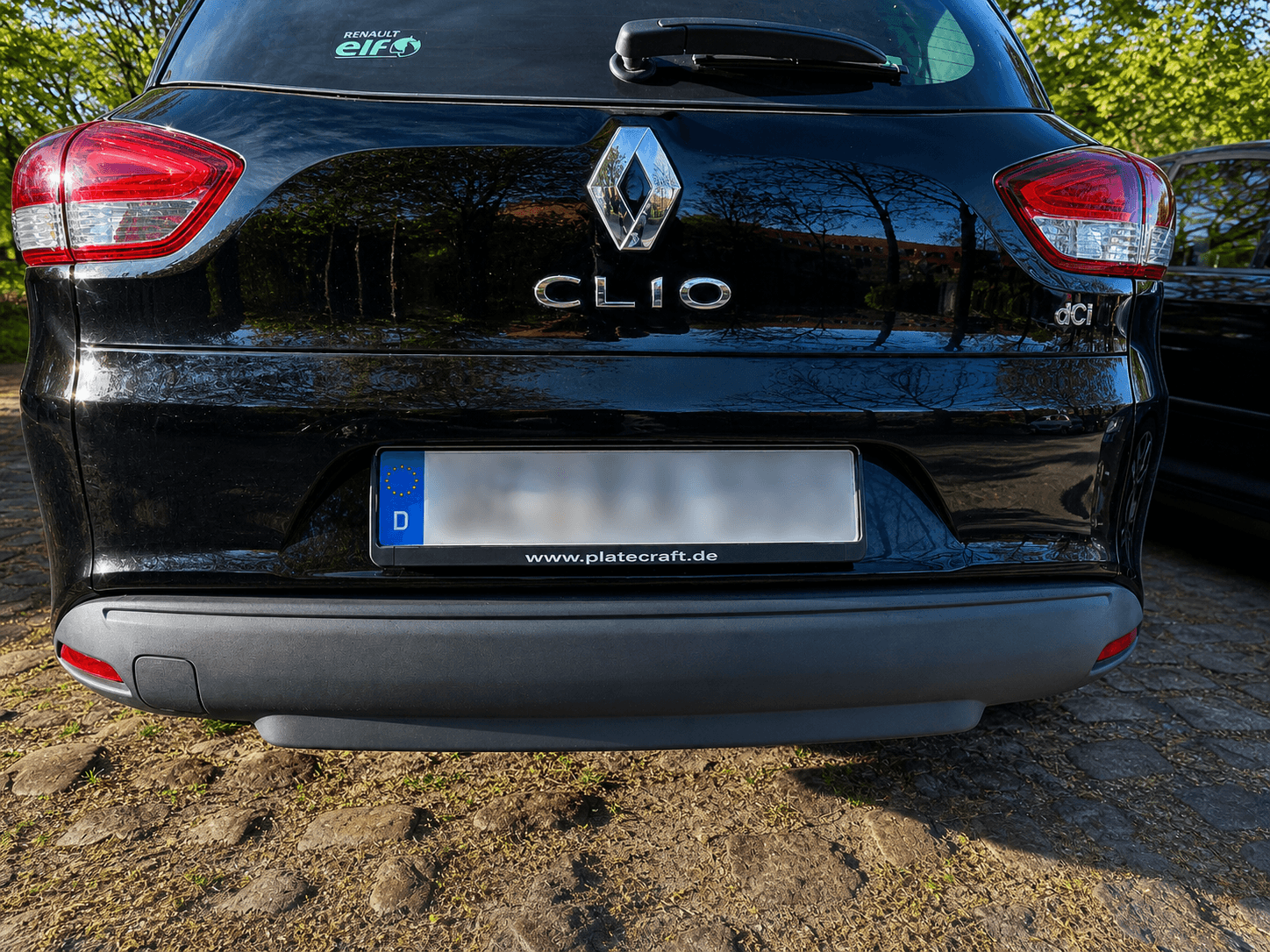 Kennzeichenhalter personalisieren – mit Wunschtext und Logo